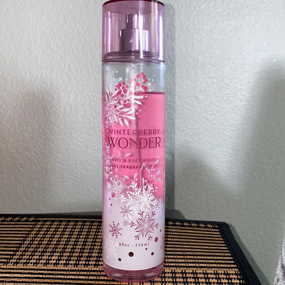 Bath & Body Works - Winterberry Wonder